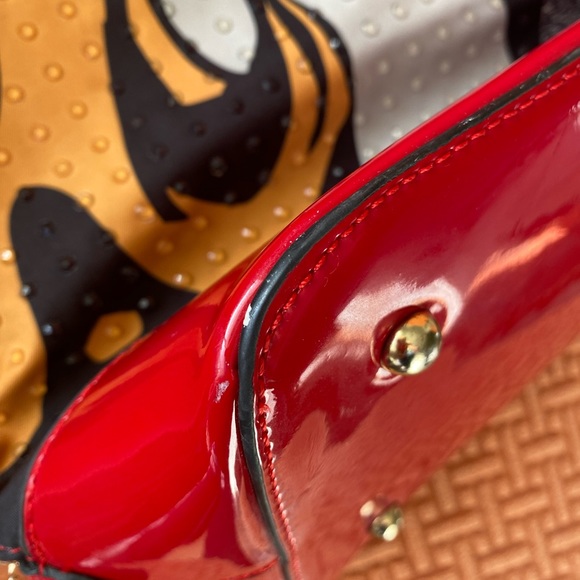 David Jones Paris woman’s face design red shoulder bag - Picture 9 of 10